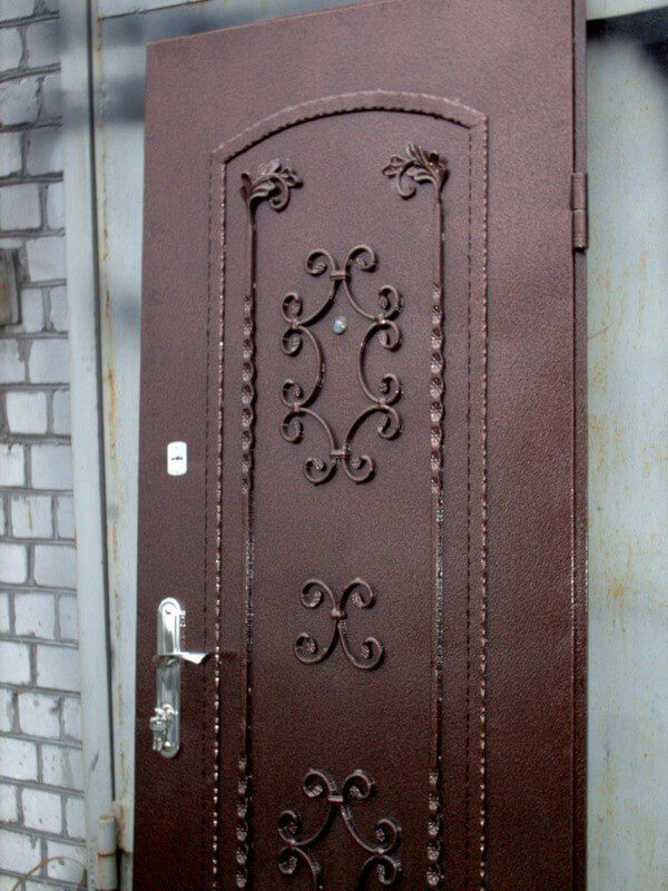 Кованые решетки на двери Фото 007