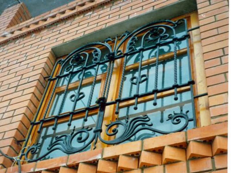 Кованая решетка на окна Фото 030