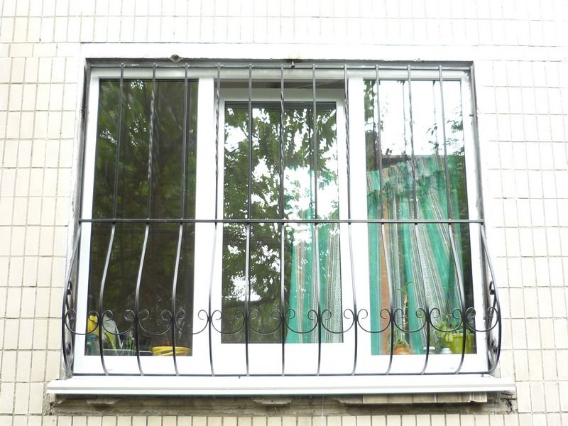 Кованая решетка на окна Фото 042