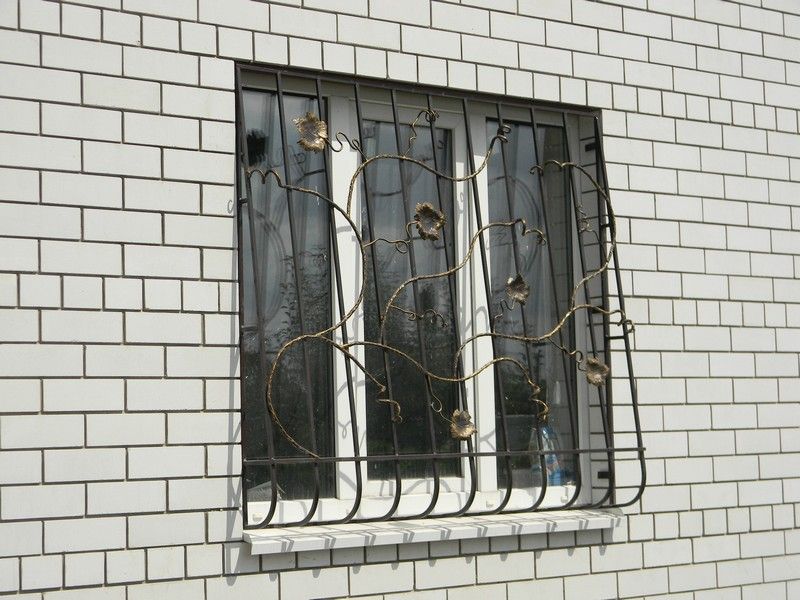 Кованая решетка на окна Фото 056