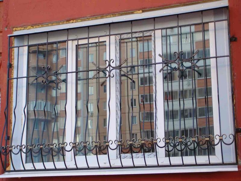 Кованая решетка на окна Фото 058
