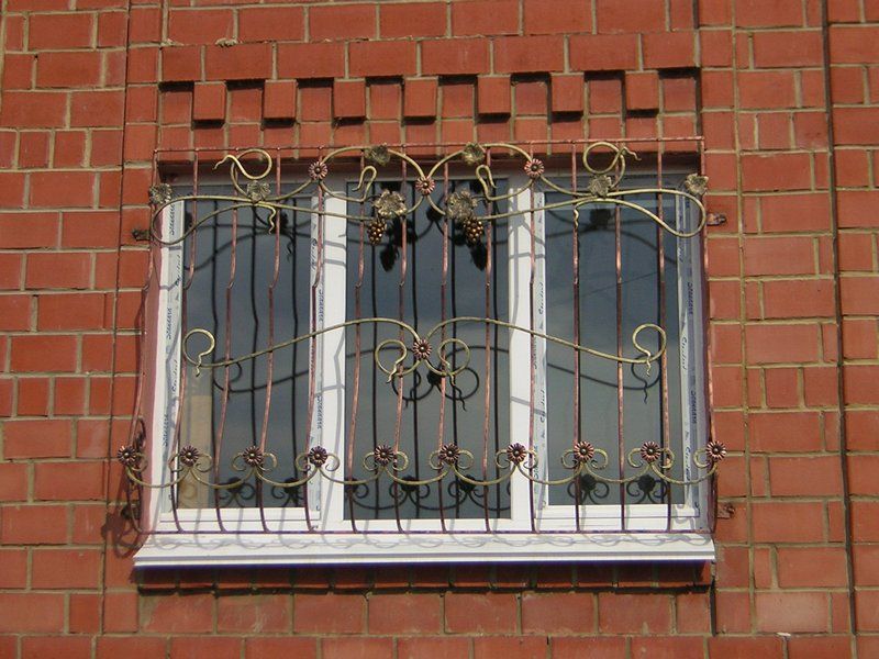 Кованая решетка на окна Фото 068