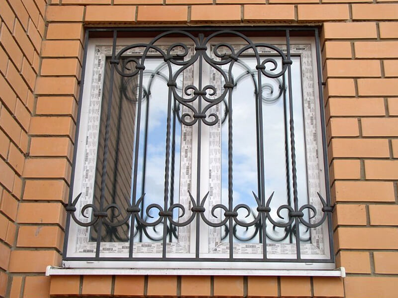 Кованая решетка на окна Фото 084