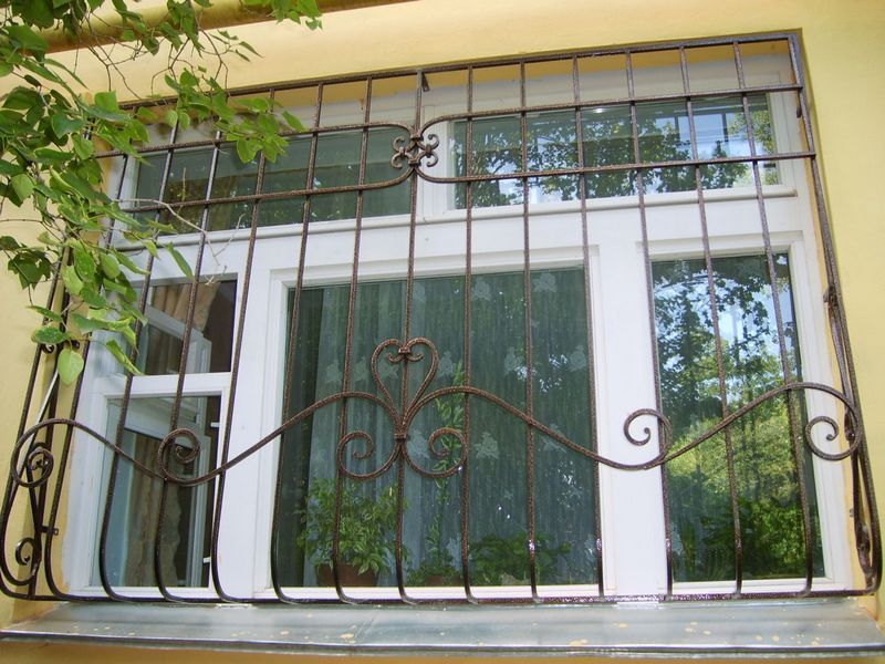 Кованая решетка на окна Фото 088
