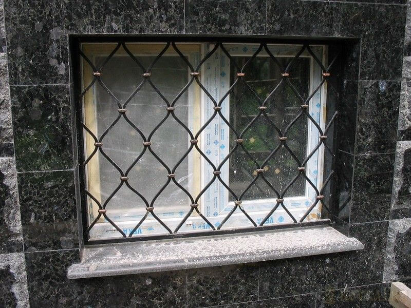 Кованая решетка на окна Фото 109