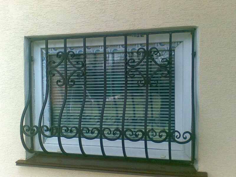 Кованая решетка на окна Фото 118