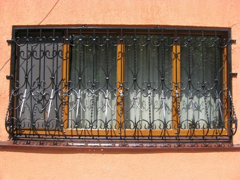Кованая решетка на окна Фото 119
