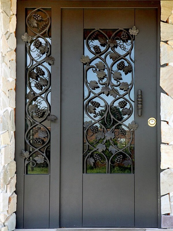 Кованые решетки на двери Фото 042